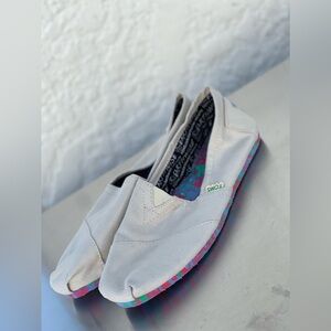 NEW ⭐️ TOMS Cream Colours Size 10 Women’s
